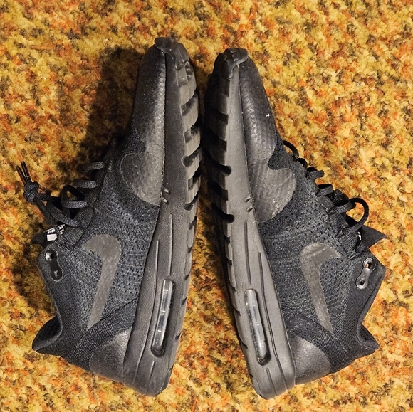 Nike Flyknit Air Max 1 - Picture 2 of 7